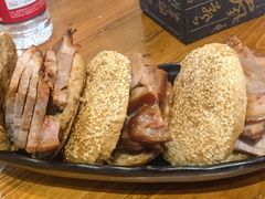 -老天桥酱肉烧饼夹肘子(天桥店)