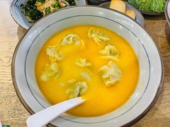蟹黄鱼馄饨-蟹黄鱼·楼上面馆(外滩中央旗舰店)
