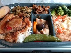 油葱腿仁排佐鸡汁米粉-台铁便当本铺(新左营店)