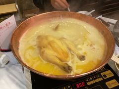 -鲜入围煮花胶鸡海鲜火锅