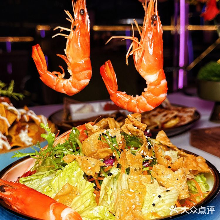 坐在星空泡泡屋里看遍国贸繁华，浪漫在蔓延～