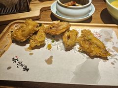 蛋黄盐焗鸡翅-弄堂里·寻味杭州(湖滨银泰in77C区店)