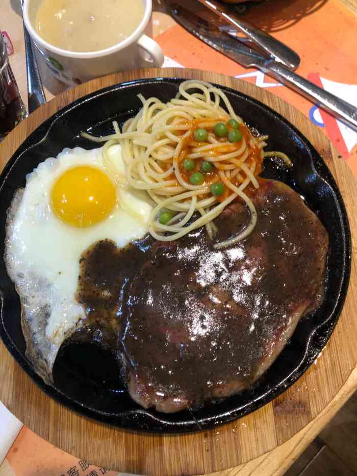 犇腾牛排(尹山湖爱琴海店)-"[薄荷]环境:这家奔腾牛排位于尹山湖爱.