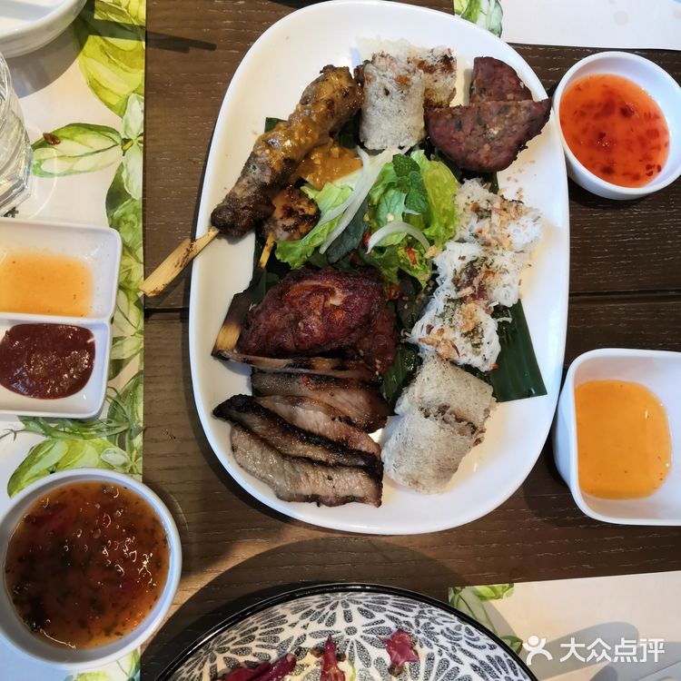都吃饱了，感觉猪肉三明治最好吃，整体味道偏淡