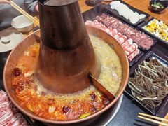 -果松木炭酸菜铜火锅·外婆参鸡汤