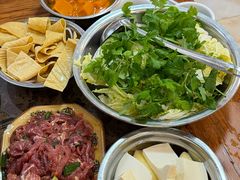 -黄利砖万峰林布依特色酸笋牛肉馆