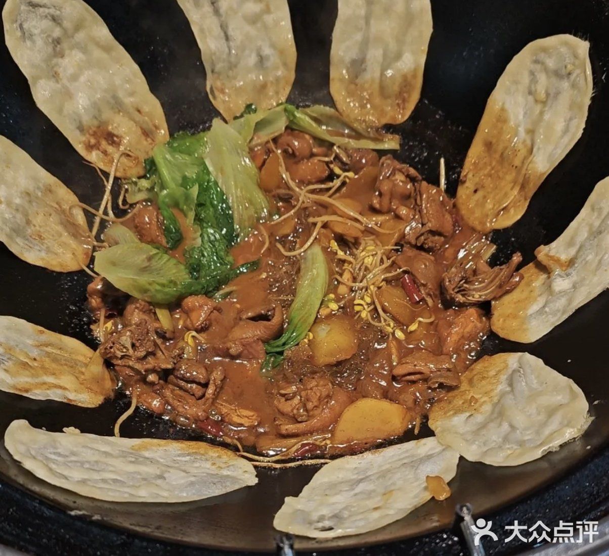 🍲【铁锅年代地锅鸡，味蕾的新宠儿】🍲

