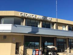 -奥利弗·雷金纳德·坦博国际机场