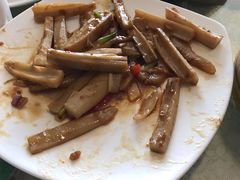 莲藕条翻炒猪颈肉-旋转餐厅