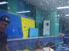 -Swim斯卫姆国际儿童游泳中心(红博中央公园店)