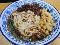 -渝之汇牛肉豌杂面