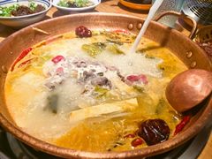 -洱火云南酸菜牛肉火锅(石景山当代商城店)