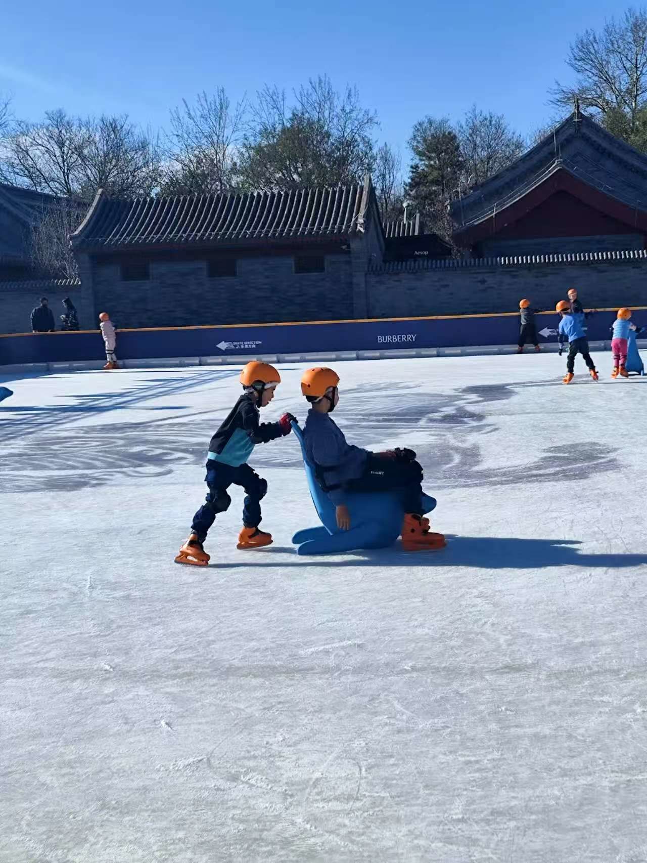 王府中环的冰场开滑拉!