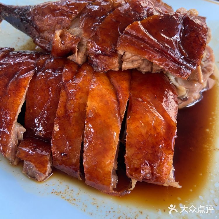 烧鸭和白切鸡很好吃！