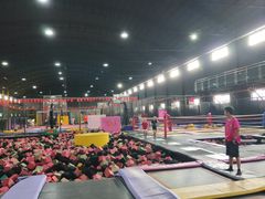 -嘿哟动霸CHUA·新潮玩运动娱乐中心·蹦床滑冰团建乐园
