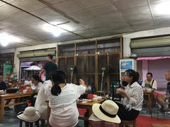 等位区-钰洁腊排骨火锅
