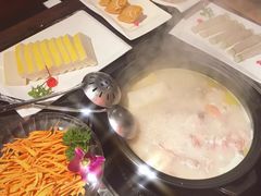 猪肚鸡火锅-大匠工房古船木艺术餐厅·猪肚鸡专门店(长白仙岛店)