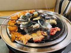 -围炉肉舍•炭烤活鳗•丹东海鲜烤肉(步行街店)