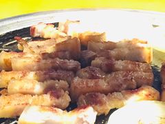 带皮后切五花肉-唯成•韩国炭火烤肉 유성고기