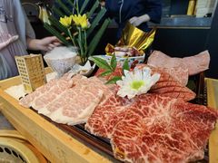 -铭牛烧肉·和牛海鲜自助(高新月牙湖店)