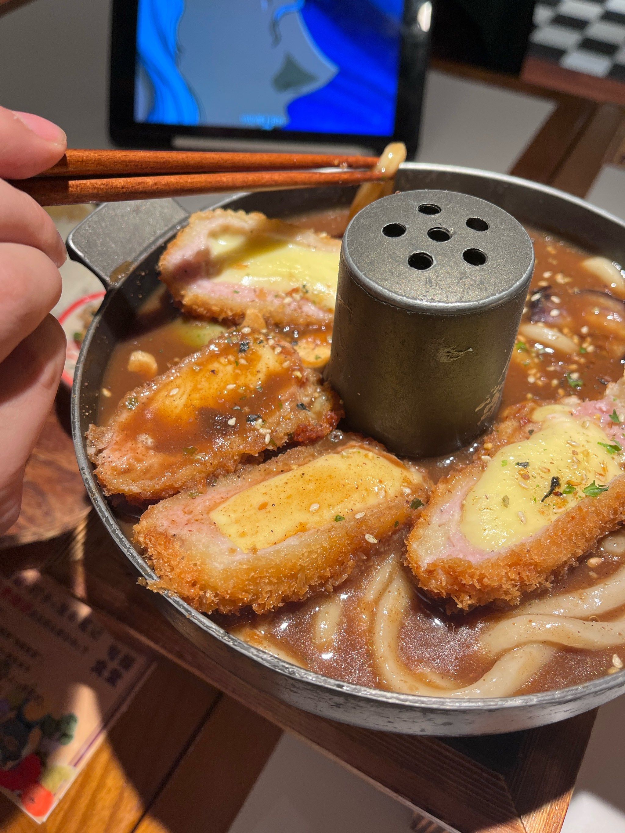 店很温馨,芝士咖喱猪排乌冬面特别好吃推荐