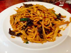 鱼香肉丝-旅宁大酒店