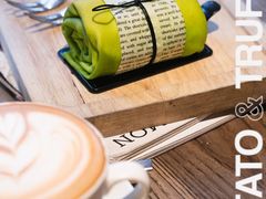 榴槤蛋糕卷-Common Table · Brunch & Coffee