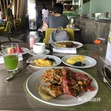 当地的网红酒店了，在酒店内完全可以不出门吃完好几天