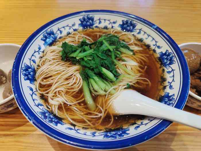 九龙面馆-"这家店和家非常近 开了很久了一直都没去拔.