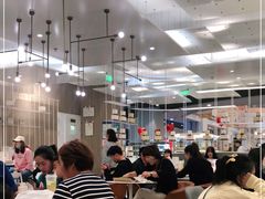 大堂-奈雪的茶(市百一店)