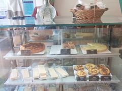 面包甜点陈列柜-老梦面包 CHEZMOREL(三源里店)