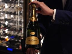-wineapp葡萄酒餐吧(外滩金融中心店)