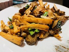 盐焗菌菇-丝路金桃·新疆菜(徐汇店)