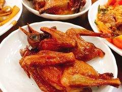 红烧乳鸽-煲煲掂风味煲仔饭餐厅(西区店)