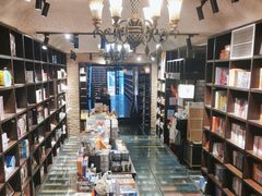 -钟书阁(松江泰晤士小镇店)