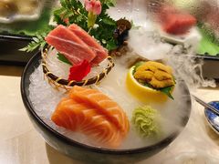 三文鱼与金枪鱼中腹和海胆刺身-阿吾罗日本料理(K11艺术中心店)