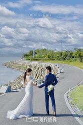 -现代经典婚纱摄影