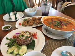 -Chom Cafe and Restaurant