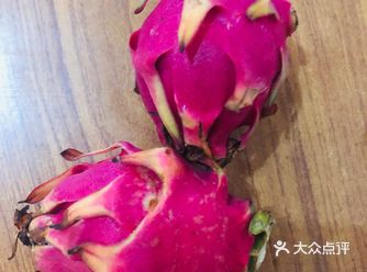 排毒瘦身美容养颜的红心火龙果果汁了解一下