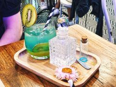 -FLOVIE FLORIST CAFE