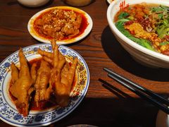 -爆炸头阿姨小四川正宗川味小吃(无任何分店)