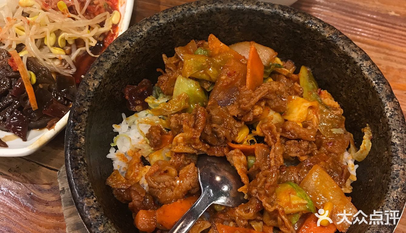 这家韩料店经常去打卡的 经常有很多学生下课就来吃饭