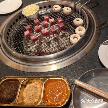 就在乐峰广场的3楼。周末过去的话一定要早一点呢。要不
