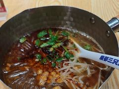 -魔都三兄弟酸辣粉·蘸卤炸串(虹桥万科店)