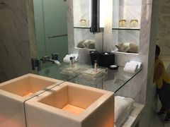 -上海滴水湖皇冠假日酒店