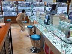 -三叶眼镜城批发市场(上海火车站店)