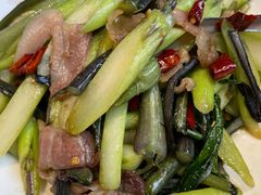 腊肉炒菜苔-肖记公安牛肉鱼杂馆· 省级非物质文化遗产(仁和路店)