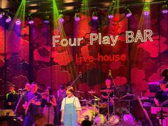 -FOUR PLAY BAR