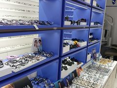 -美式眼镜·授权蔡司.依视路.尼康.豪雅.明月(南翔印象城店)