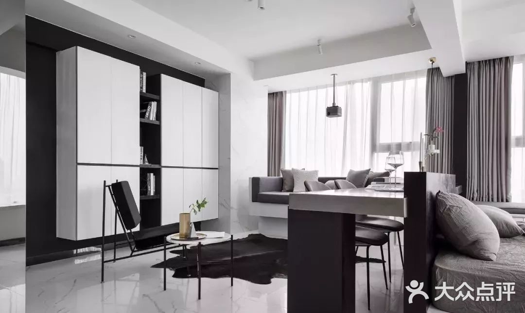 53㎡小户型，用黑白灰制造浪漫二人世界~[礼花]